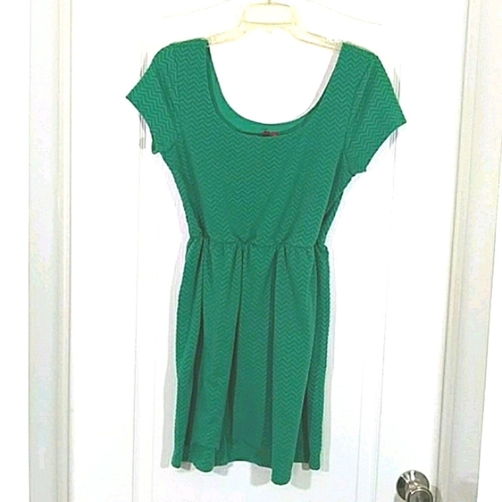 Red Camel Green Dress Med
